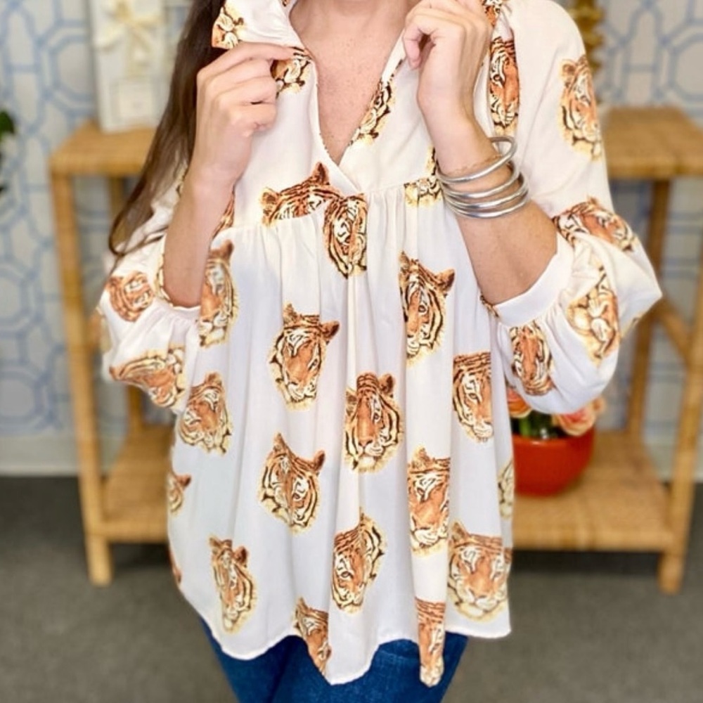 NWT Adrienne Tigers LSU/Auburn blouse